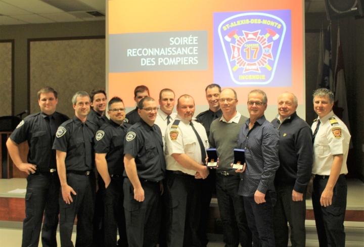 DEUX POMPIERS DE SAINT-ALEXIS-DES-MONTS HONORÉS DE LA MÉDAILLE DE POMPIERS POUR SERVICES DISTINGUÉS